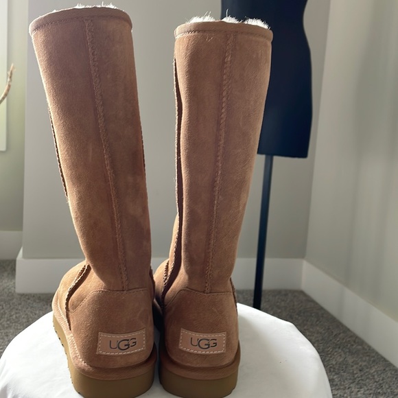 Ugg classic tall boot - Picture 1 of 6